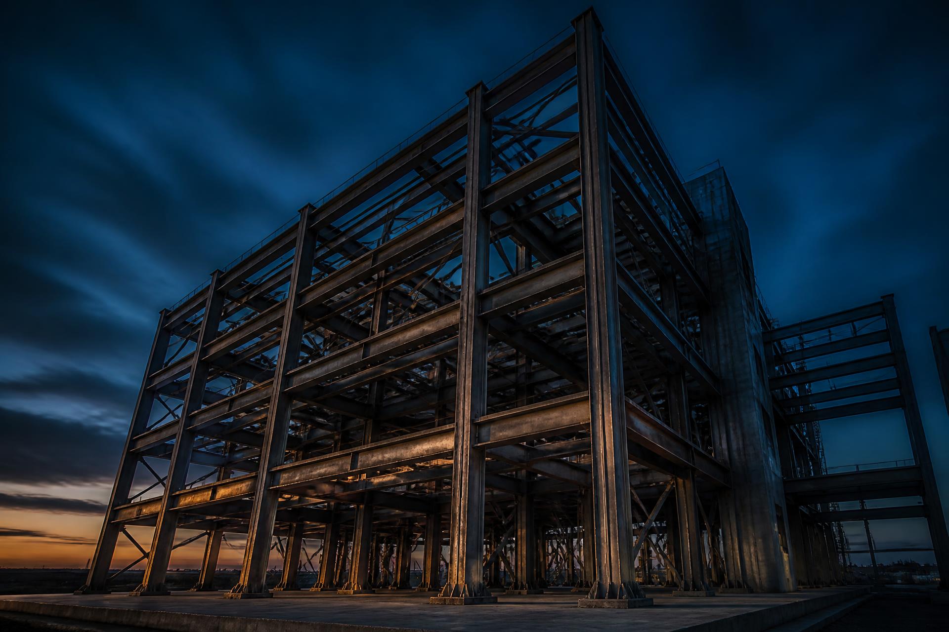 Estructura de acero al atardecer
